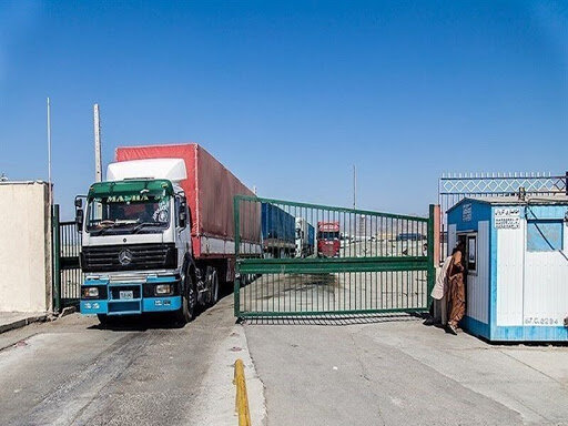 توقف کامیون‌های حامل گوجه فرنگی در مرز پاکستان