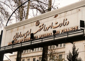 پاسخ تند وزارت اقتصاد رئیسی به رئیس دفتر روحانی: برخی روی فراموشی افکار عمومی حساب کرده‌اند