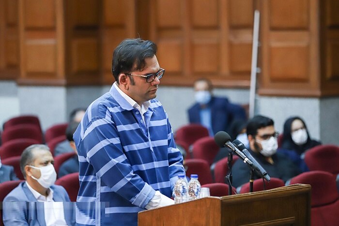 قاضی خطاب به وکیل متهم امامی: هرکاری می‌خواستید در رسانه‌ها کردید اما پایم را از قانون فراتر نمی‌گذارم
