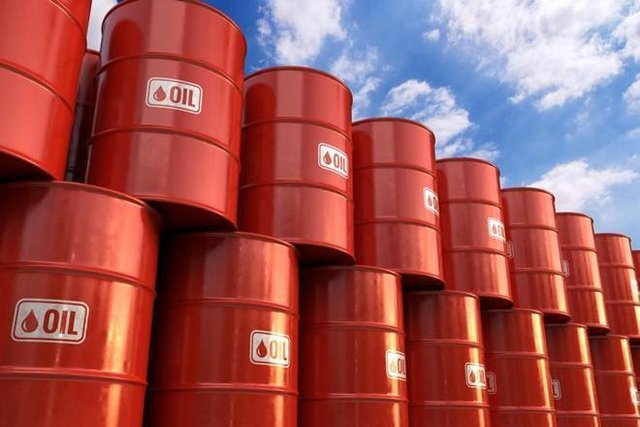 اویل پرایس: پیش‌بینی دولت برای فروش ۲.۳ میلیون بشکه نفت یعنی ایران از بهبود رابطه با آمریکا مطمئن است
