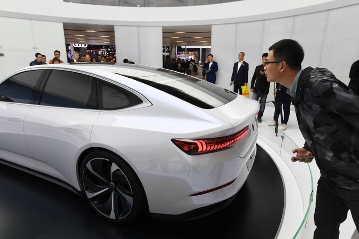تسلا خودروی چینی به اروپا می‌دهد