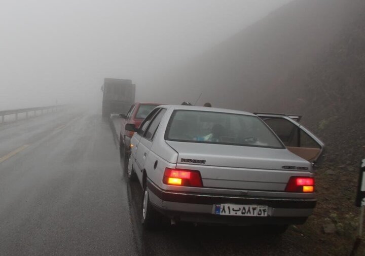برف و باران در جاده های ۱۸ استان/ترافیک سنگین در آزادراه قزوین-کرج