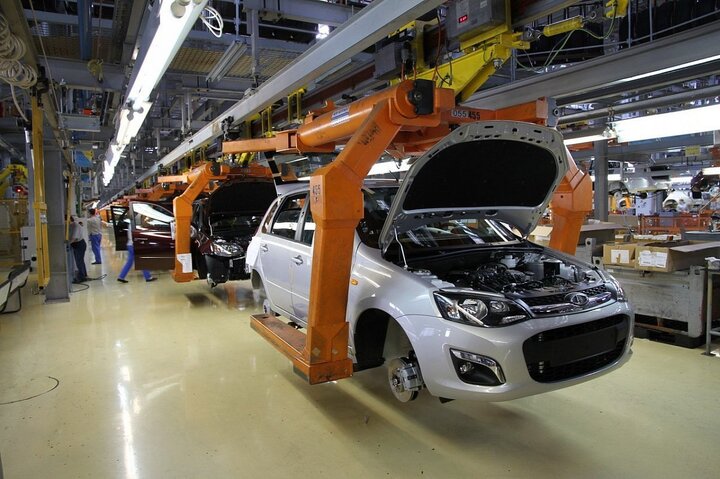 خط تولید خودروسازان در تعطیلات کرونایی مشغول به کار است