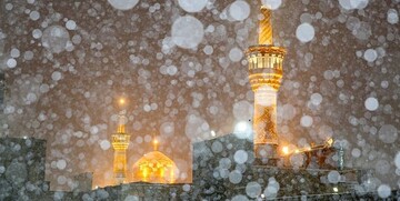 بارش برف پاییزی در حرم امام رضا (ع)+عکس