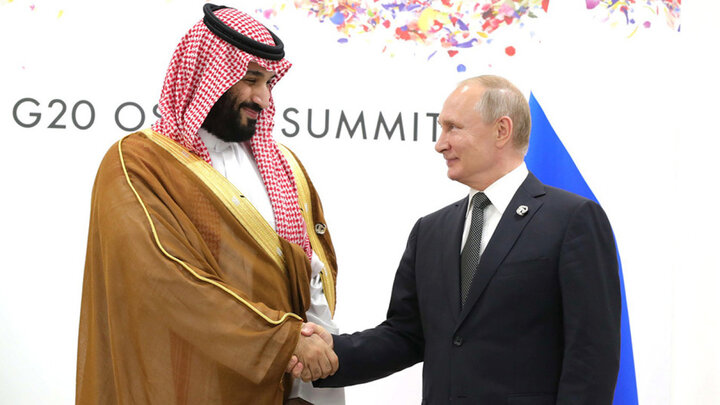 عربستان و روسیه برای برتری در بازار نفت چین رقابت می‌کنند