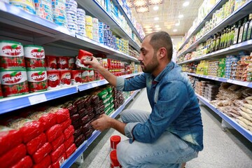 اکونومیست: تلاش دولت برای جلوگیری از افزایش قیمت‌ها، تأثیر محدودی دارد / ایرانیان سال ۲۰۲۱ نیز با تورم بالا دست‌وپنجه نرم خواهند کرد