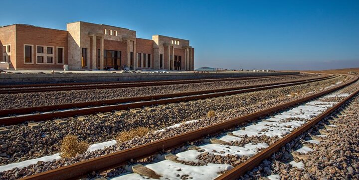 عبور آزمایشی ۲ قطار باری و مسافری از خط‌آهن خواف-هرات/امکان انتقال زوار افغانستانی به عراق
