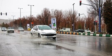 بارش برف و باران در جاده‌های ۲۰ استان + اسامی محورهای مسدود