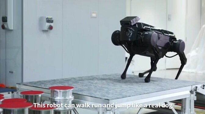 سگ رباتیک با قابلیت حفظ توازن روی میله‌ها + ویدیو