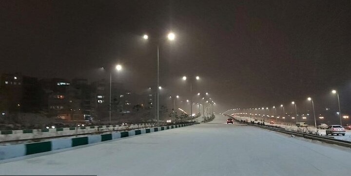 بارش شدید شبانه برف در مشهد؛ حجم برف را ببینید