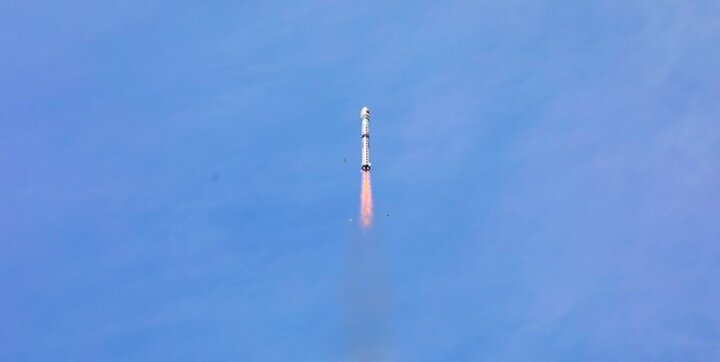 ۲ ماهواره علمی چین به فضا رفت
