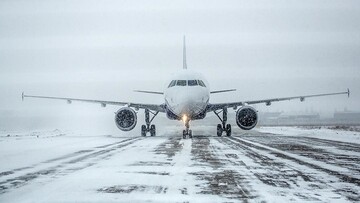 تِیک‌آف هواپیما در دمای ۳۵ درجه زیر صفر + ویدیو