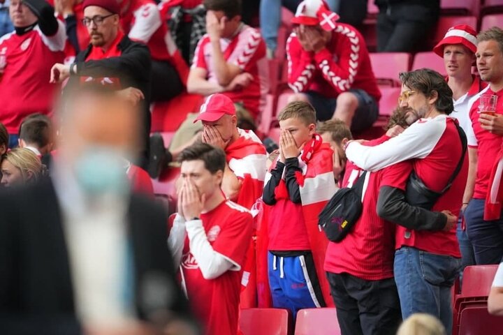 اتفاق وحشتناک در مسابقات یورو ۲۰۲۰/بازیکن تیم ملی فوتبال دانمارک بیهوش شد + ویدیو و عکس