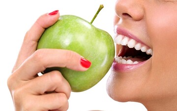 ۴ عادت‌ رایج که به دندان‌ها آسیب می‌رساند