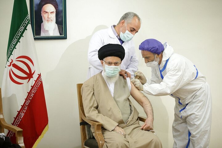 رهبر انقلاب واکسن ایرانی دریافت کرد/برای پاسداشت افتخار ملی منتظر واکسن ایرانی کرونا ماندم
