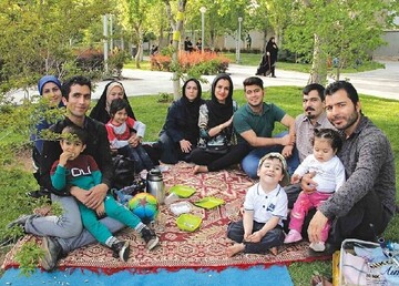 ایرانی‌ها وقت خود را چگونه می‌گذرانند؟ | مقایسه مزد مردم ایران و اروپا