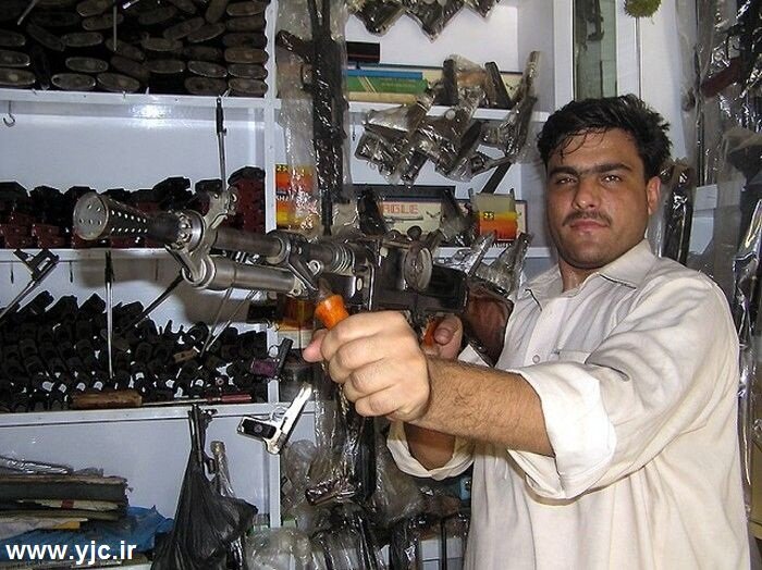 پیشاور پاکستان، کارخانه اسلحه‌سازی طالبان