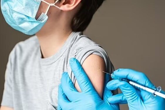 آغاز واکسیناسیون دانش آموزان بین ۱۲ تا ۱۸ سال از امروز
