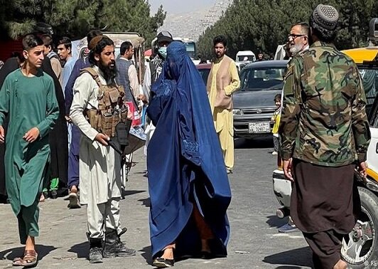 نمونه حجاب مدنظر طالبان برای دانشجویان دختر/ عکس
