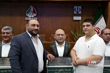 عکس ا مراسم رونمایی از سردیس ۵ قهرمان افتخارآفرین ورزش ایران