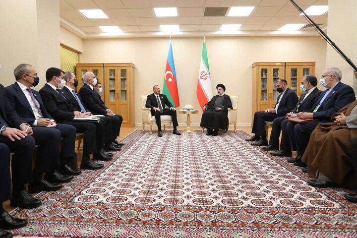 عکس | دیدار رئیس جمهور آذربایجان با رئیسی | امضای قرارداد سوآپ گاز ترکمنستان به آذربایجان از خاک ایران
