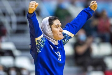 دختر هندبالیست ایران در لیگ رومانی