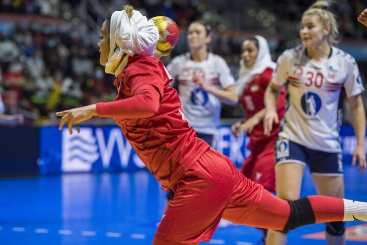 این نروژی‌های بی رحم! / شکست سنگین دختران هندبالیست ایران در دومین بازی +گزارش تصویری