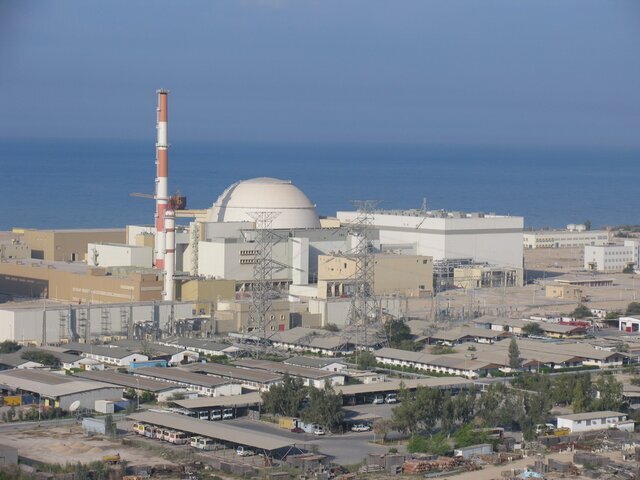 رزمایش نیروهای مسلح بر فراز نیروگاه اتمی بوشهر برگزار شد