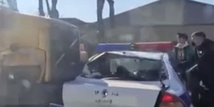 تصادف شدید یک کامیون با ماشین پلیس در اتوبان بعثت تهران+فیلم
