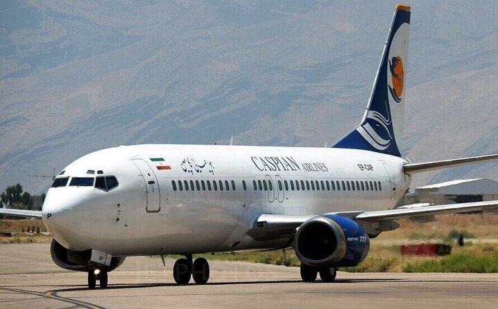هواپیمای مشهد به اصفهان از باند خارج شد | فیلم لحظه فرار مسافران | یک مسافر: لاستیک هواپیما ترکید