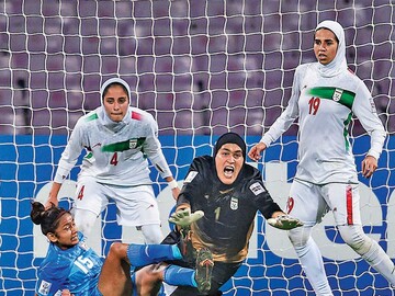 ببینید / واکنش های تماشایی زهره کودایی دروازه بان تیم زنان ایران برابر هند