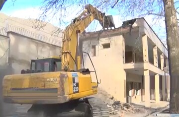 ویدیو | تخریب ساختمان وزارت نیرو در حاشیه رودخانه چالوس