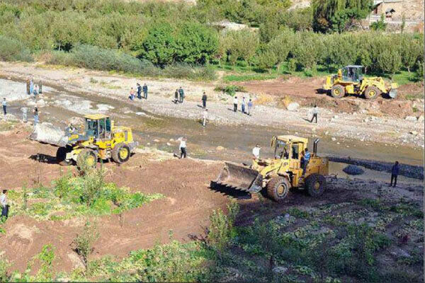 تخریب ۲۱ هکتار از تصرفات غیرقانونی حریم رودخانه‌های لواسان آغاز شد
