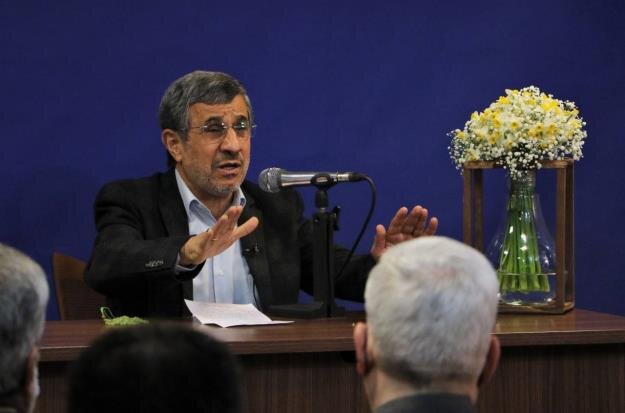 پشت پرده غیبت احمدی‌نژاد در دیدار کارگزاران نظام با رهبری