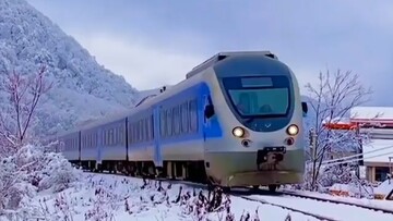 تصاویر زیباترین مسیر برفی قطار گردشگری ایران | سفید رویایی را ببینید