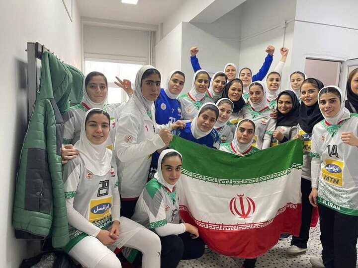 دختران نوجوان ایران بر بام هندبال آسیا