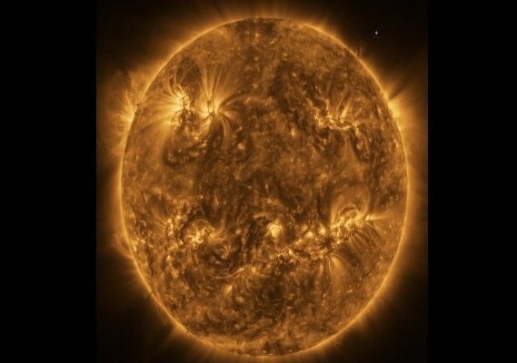 از فاصله ۷۵ میلیون کیلومتری / کاوشگر «سولار اربیتر» تصویر دقیقی از خورشید ثبت کرد