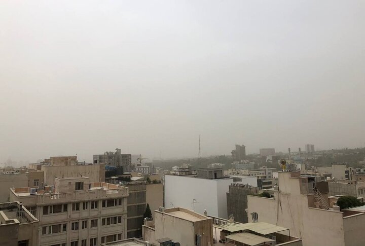 بدترین هوای تهران در سه دهه گذشته | پایتخت تعطیل می‌شود؟ | برج میلاد در غبار گم شد + تصاویر
