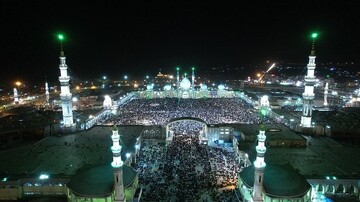 شب زنده داری ده‌ها هزار منتظر در مسجد مقدس جمکران+تصاویر