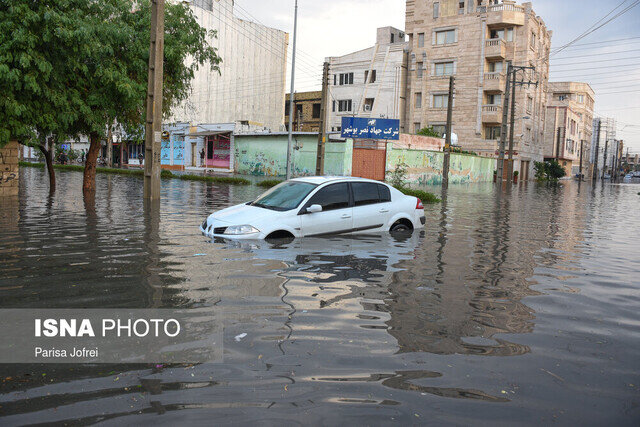 وضعیت خیابان‌های شیراز؛ غرق شدن ماشین‌ها در آب + فیلم