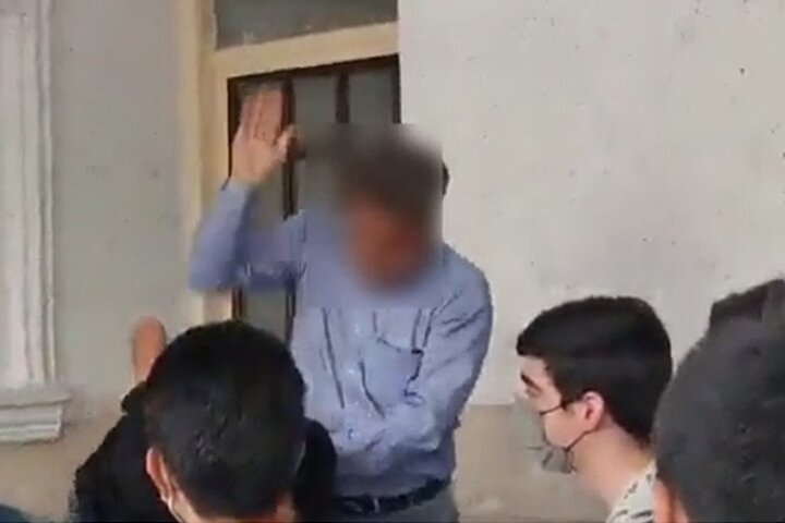  تنبیه بدنی عجیب یک دانش‌آموز در شیراز | آموزش و پرورش پیگیری خواهد کرد + فیلم