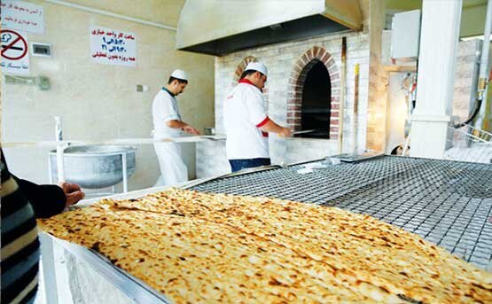 پخت نان از سوی نانوایی‌ها زمانبندی شده است؟ | فروش کیسه آرد یارانه‌ای تا یک میلیون تومان!