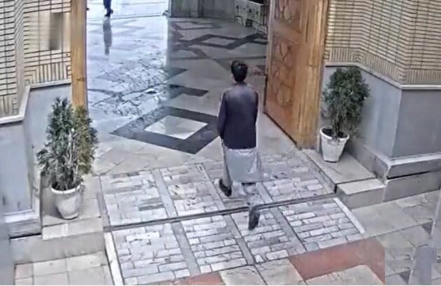 تصاویر دوربین‌های امنیتی حمله به ۳ روحانی در مشهد + فیلم
