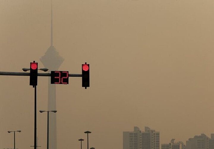 تهران چهارمین شهر آلوده دنیا شد | هوا همچنان پر از گرد و غبار و ناسالم است