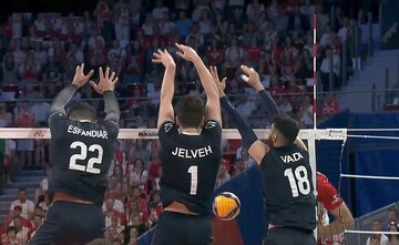 لهستان در حضور تماشاگرانش مقابل والیبال ایران زانو زد / ویدیو