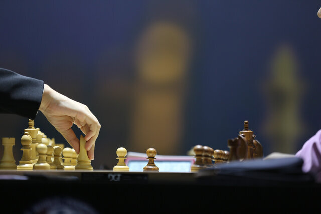 عجیب اما واقعی؛ کاپیتانی تیم ملی شطرنج زنان ایران توسط یک آقا + عکس