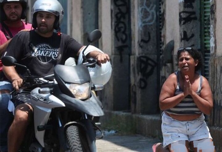 مردم برزیل با قانون مصوب دولت، موتورسواران زورگیر را به قتل می‌رسانند + فیلم