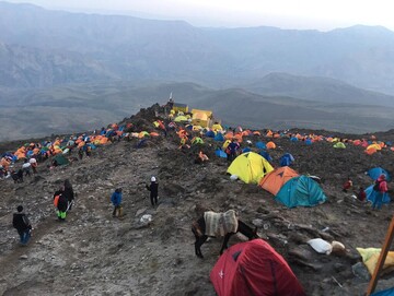 سقوط وحشتناک سنگ ۴ تنی روی چادر کوهنوردان + فیلم
