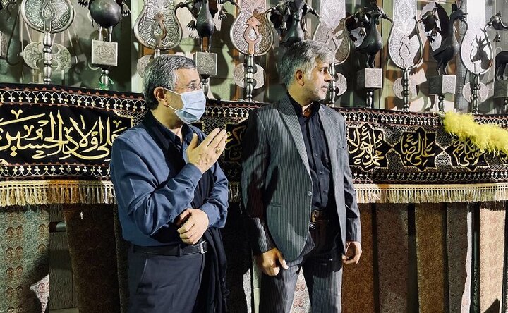 عکس‌های یادگاری مردم با احمدی‌نژاد در شب تاسوعا + تصاویر