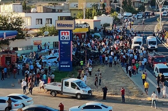 حادثه هولناک برخورد کامیون با جمعیت مردم در ترکیه + فیلم
